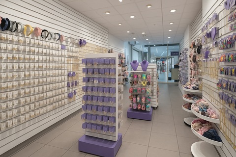 JUNE et LA CASA DE LAS CARCASAS se
positionnent pour la reprise de CLAIRE'S