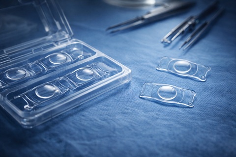 ALCON renforce son offre et accélère le
rachat de STAAR SURGICAL