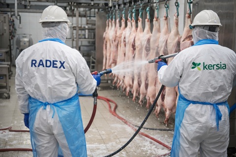 KERSIA renforce sa présence en Europe de
l’Est avec l’acquisition de RADEX FOOD &
BEVERAGE