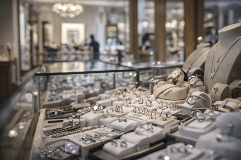 EURALLIA FINANCE BORDEAUX accompagne la
cession d'un réseau de bijouterie