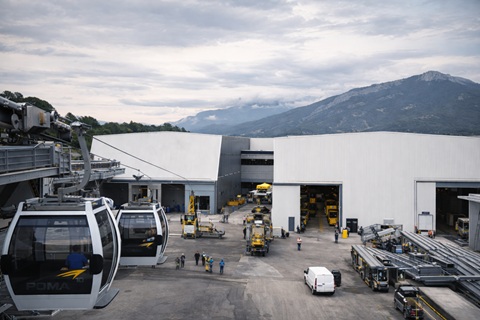 POMA renforce son organisation
industrielle en fusionnant avec POMA
SAVOIE et POMA Mont-Blanc