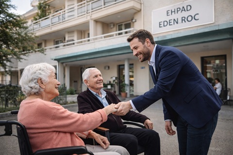 L’EHPAD EDEN ROC transmis à Jonathan
FAYOL, opération organisée par SARL BO
TRANSACTIONS