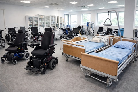 PERMOBIL rachète ADOM MEDICAL à Pessac
pour renforcer la vente et le SAV en
direct