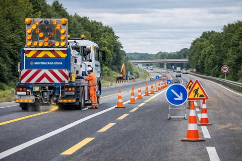 MIDITRAÇAGE-ESVIA reprend AB SERVICE et
renforce son expertise en signalisation
routière