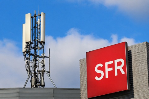 BOUYGUES TELECOM, FREE-GROUPE ILIAD et
ORANGE négocient le rachat de SFR avec
le groupe ALTICE FRANCE