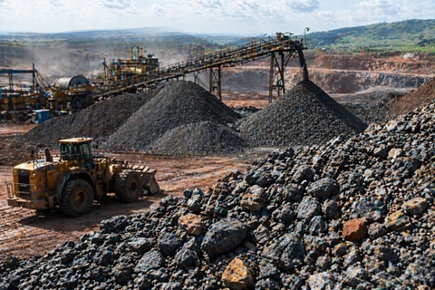 La société USA RARE EARTH reprend le
brésilien SERRA VERDE