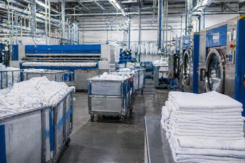 Le groupe BLANCHISSERIE DU MAINE a
acheté SLI, PARTHEMA accompagne les
cédants