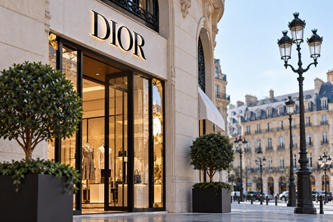 CHRISTIAN DIOR annonce l'absorption
d'AGACHE