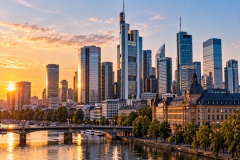 UNICREDIT annonce avoir reçu le feu vert
de la BCE pour le rachat de COMMERZBANK